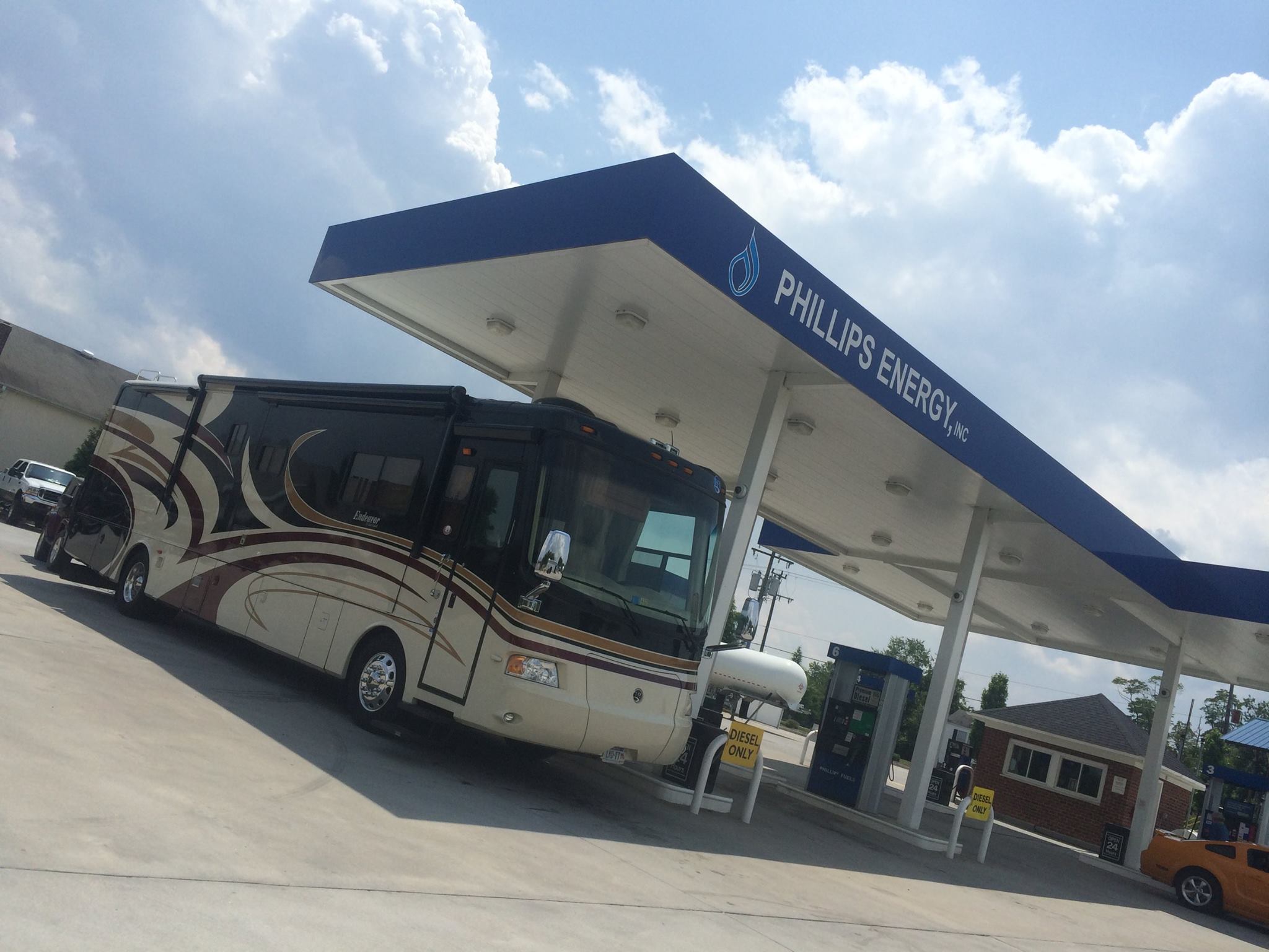 RV Fueling Up Phillips Energy.jpg